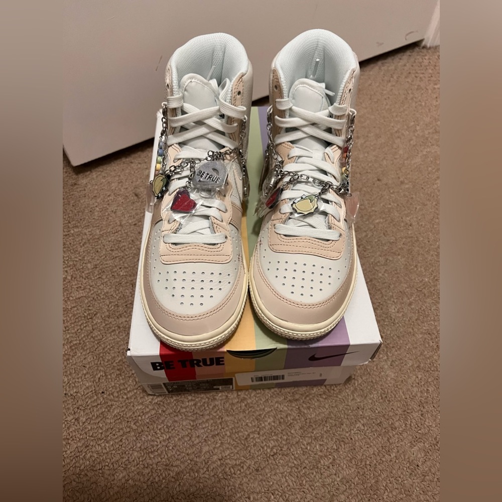NIKE “BE TRUE” TERMINATOR HIGH BT WOMENS SIZE 7 SUMMIT WHITE/SANDDRIFT WHITE